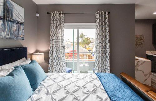 University Heights Apartamento | Balcony-studio-wd-walk-to-restaurants&park