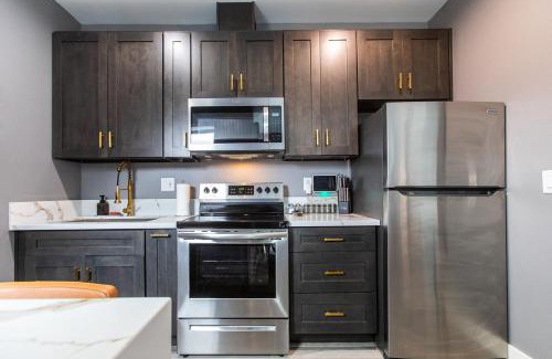 University Heights Apartamento | Balcony-studio-wd-walk-to-restaurants&park