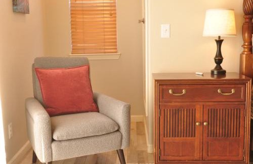 Shenandoah Valley Casa | Balcony Suite Fraser Family Vineyard Stay in Amador