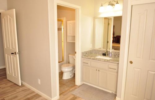 Shenandoah Valley Casa | Balcony Suite Fraser Family Vineyard Stay in Amador