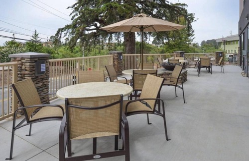 Westside Santa Cruz Casa | Balcony suite highlight beach-vista landscape