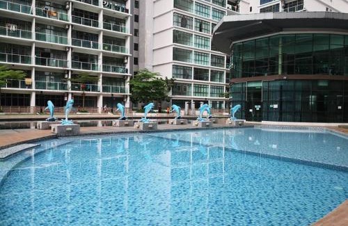 Taman Mount Austin Apartamento | Balcony Suite Palazio Mount Austin by Foxie Bed