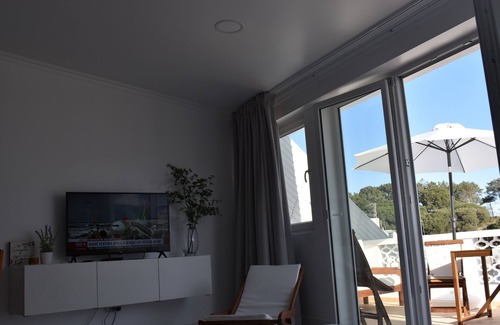Olhos D'Agua Apartamento | Balcony to the sea 200 m from the beach