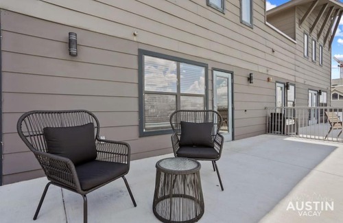 West Campus Apartamento | Balcony Views and Ideal West Campus Austin Location