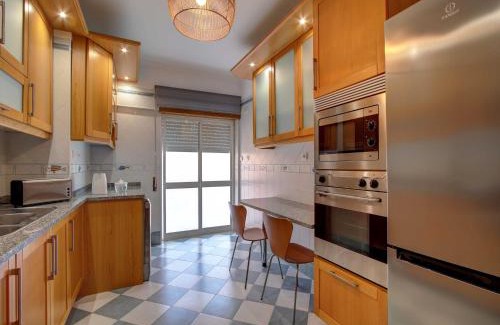 Sao Sebastiao Apartamento | Balcony with view, private garage, an elevator