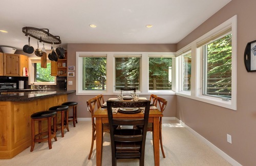 Warm Springs Condominio | Baldy Basecamp at Sun Valley - walk to ski, 3 hot tubs, swimming pool in summer
