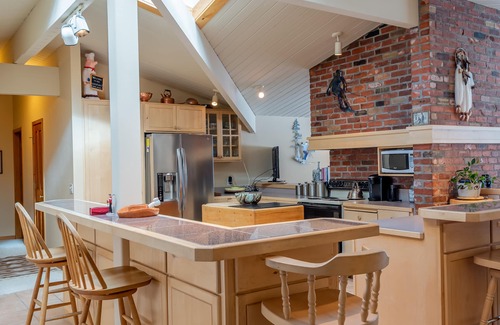 Warm Springs Casa | Baldy View Home - Sunny Home with Mountain Views & Large Private Yard.