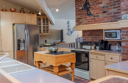 Warm Springs Casa | Baldy View Home - Sunny Home with Mountain Views & Large Private Yard.