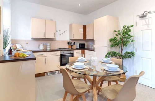 Stoke-on-Trent Casa | Balfour House Summary