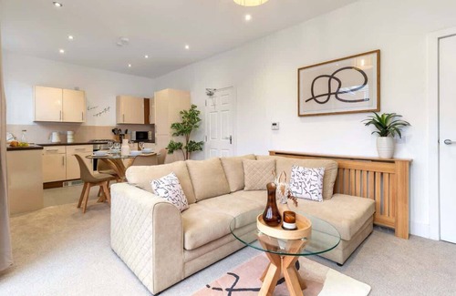 Stoke-on-Trent Casa | Balfour House Summary