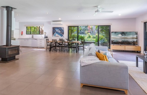 Tarbuck Bay Casa | Bali by the Bay- Coastal retreat in Tarbuck Bay