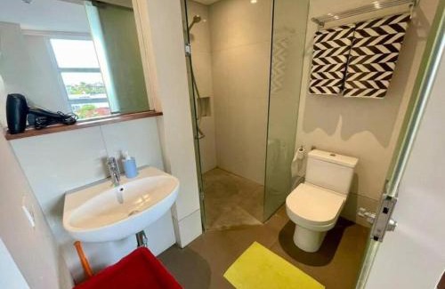 Seminyak Apartamento | Bali King Suites 503 - Studio with Mini-Kitchen, Resort-style Pool, Wi-Fi and Netflix, AC, Digital Nomad Heaven