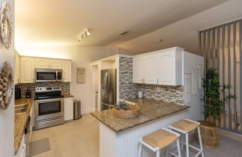 Westchester Casa | Bali Paradise Pool BBQ - Fits 14