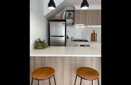 Ballarat Casa | Ballarat Central 2 Bd Townhouse. 5 mins Hospitals CBD Lake Cafes. Wifi Netflix.