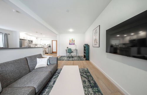 Loyal Heights Casa | Ballard Home Base - Comfy Modern House in Seattle