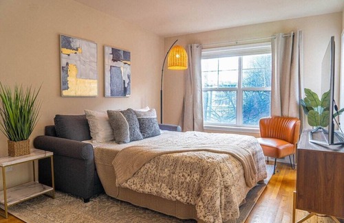 Old Ballard Casa | Ballard's Townhome with office & walk score 98