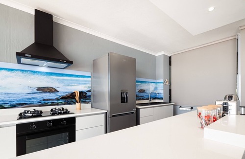 Shaka's Rock Apartamento | Ballito Beachfront Retreat | No Loadshedding