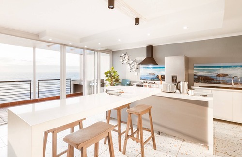Shaka's Rock Apartamento | Ballito Beachfront Retreat | No Loadshedding