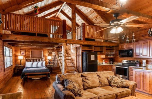 Ponca Condominio | Balloon Cabin - Great Buffalo River Group Getaway