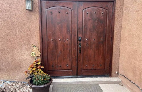 North Valley Casa | Balloon House Hideaway LLC