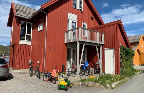 Ballstad Casa | Ballstad Delicate Ocean Front House - Rorbu style
