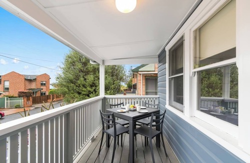 Balgownie Cabaña | Bally Escape Cottage Serenity in a Scenic Village