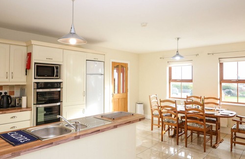 Castletownsend Cabaña | BALLYCAHANE, country holiday cottage in Castletownshend, County Cork