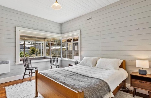 Kingston Beach Casa | 'Balmoral Cottage' A Kingston Beach Escape