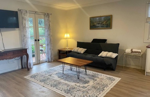 Balmoral Otro | Balmoral Village End of the Road Cottage No.5