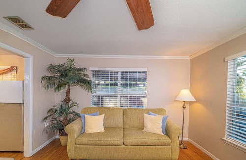 Flour Bluff Casa | Balmy Blue Beachy Bungalow (Minutes from the Water)