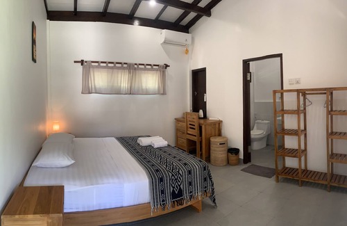 Sekongkang Hotel | Balong Balong Surf Bungalows