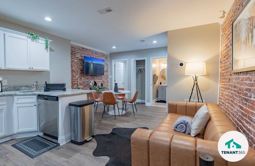 Downtown Baltimore Apartamento | Baltimore's Best Home Away From Home 2 Bedroom Apts by Redawning