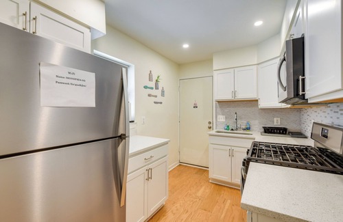 Downtown Baltimore Casa | Baltimore Townhome Near Oriole Park w/ A/C!