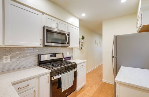 Downtown Baltimore Casa | Baltimore Townhome Near Oriole Park w/ A/C!