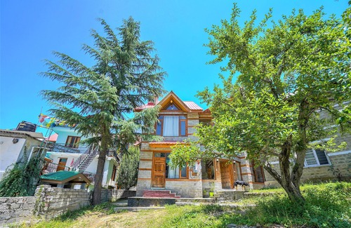 Aleo Cabaña | Balvenie - 4 BHK - A mountain View cottage 5 min away from Mall Road