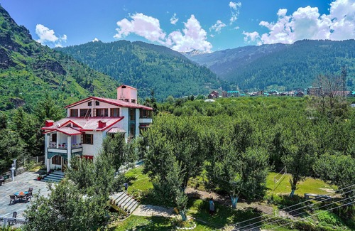 Aleo Cabaña | Balvenie - 4 BHK - A mountain View cottage 5 min away from Mall Road
