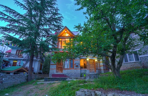Aleo Cabaña | Balvenie - 4 BHK - A mountain View cottage 5 min away from Mall Road