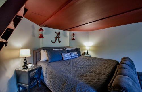 Tuscaloosa Casa | Bama Lakeside Retreat