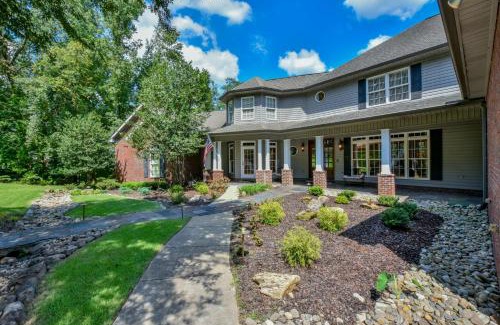 Tuscaloosa Casa | Bama Lakeside Retreat