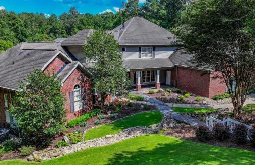Tuscaloosa Casa | Bama Lakeside Retreat