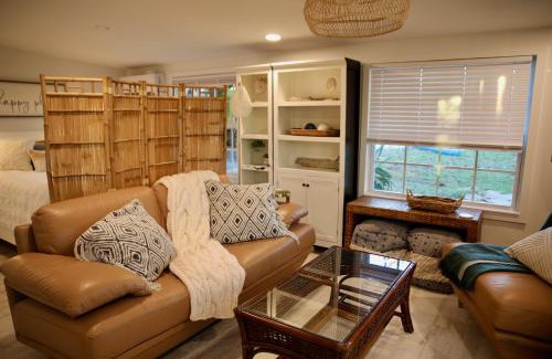 River Isles Apartamento | Bamboo Bungalow - Waterfront Studio Near Beach