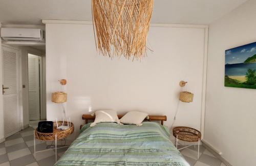 Nettle Bay Apartamento | Bamboo on the beach - Spacious beachfront studio