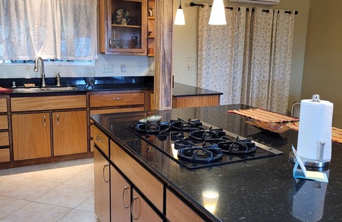 Papaikou Casa | Bamboo Unit- Adult Only-Prvt Entry&Bathroom-Ocean View-A/C option