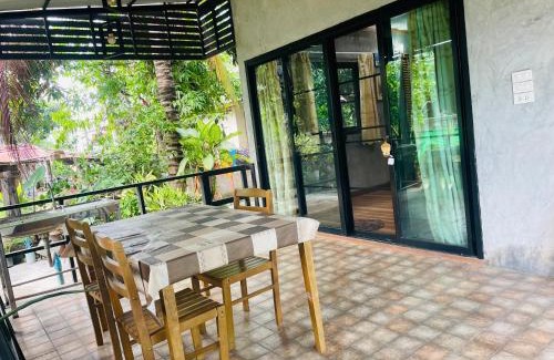 Sakon Nakhon Chalet De Esquí | Ban Aob Maiy(บ้านโอบไม้)