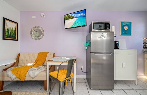 Southwest Apartamento | Banana Bungalow with Dreamy New Bathroom