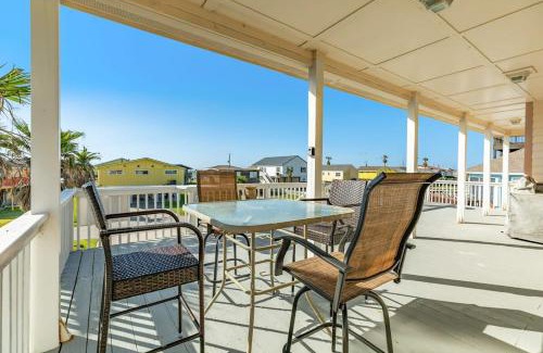 Surfside Beach Casa | Banana Cabana - Quick Walk to Beach & Restaurants