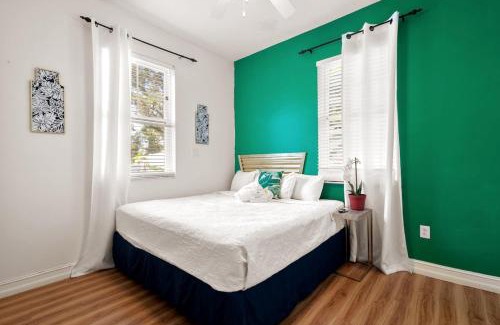 Orlovista Casa | Banana Leaf Villa-Honey Combo Rooms