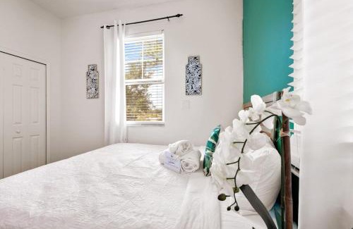 Orlovista Casa | Banana Leaf Villa-Honey Combo Rooms