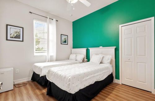 Orlovista Casa | Banana Leaf Villa-Honey Combo Rooms