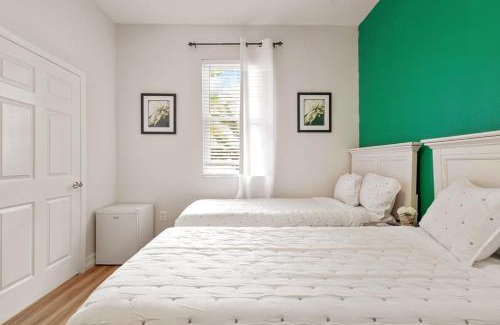 Orlovista Casa | Banana Leaf Villa-Honey Combo Rooms